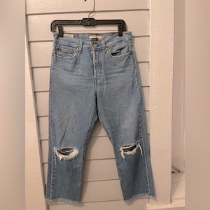 Levi’s Wedgie Straight cropped 28 distressed EUC